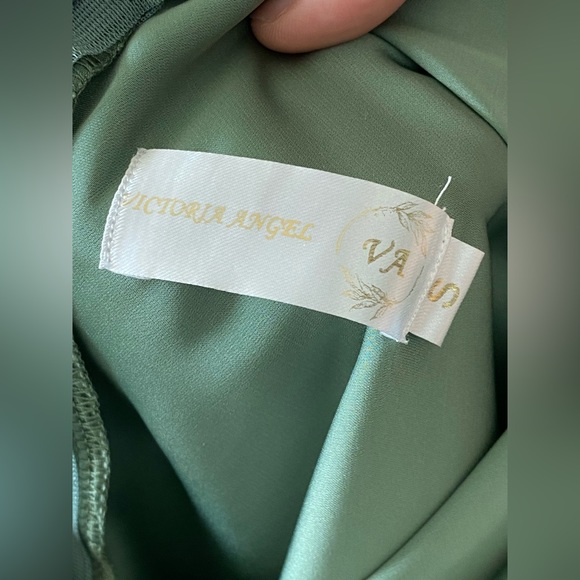 BEAUTIFUL SAGE GREEN BRIDESMAID DRESS - Picture 11 of 12